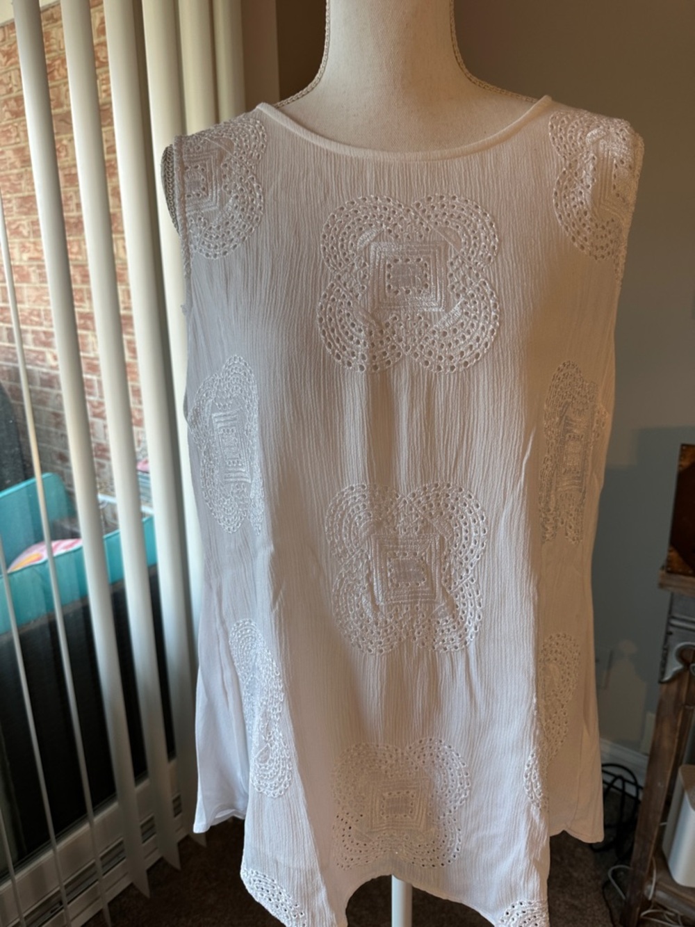 Daniel Rainn White Embroidered Sleeveless Tank Top